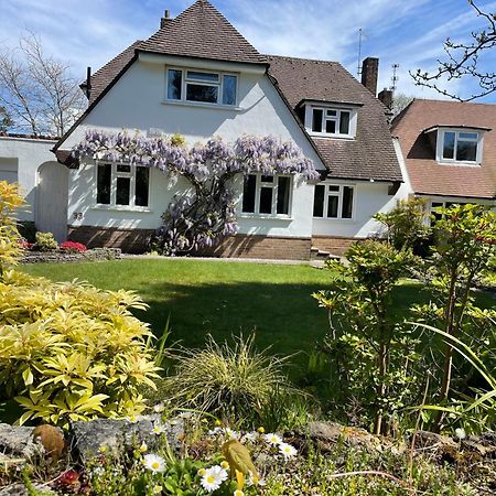 Charming Bournemouth House With Beautiful Spacious Gardens, 5 Min Drive To Beaches, Free Parking For 2-3 Cars Εξωτερικό φωτογραφία