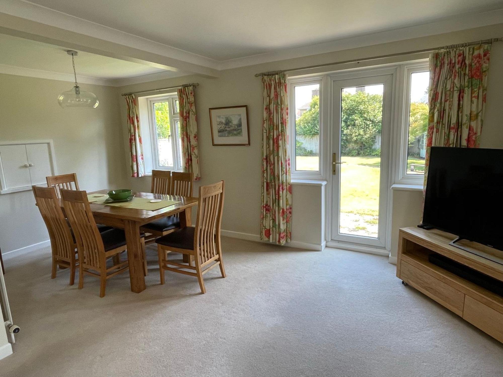 Charming Bournemouth House With Beautiful Spacious Gardens, 5 Min Drive To Beaches, Free Parking For 2-3 Cars Εξωτερικό φωτογραφία